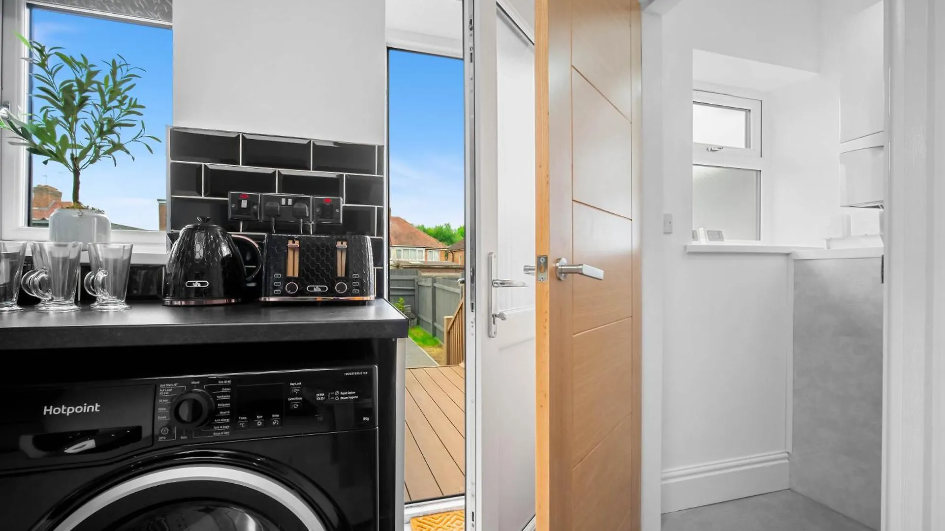 5 Bedroom House Solihull 10 Mins Drive From Bhx & Nec Private Off Road Parking Birmingham United Kingdom