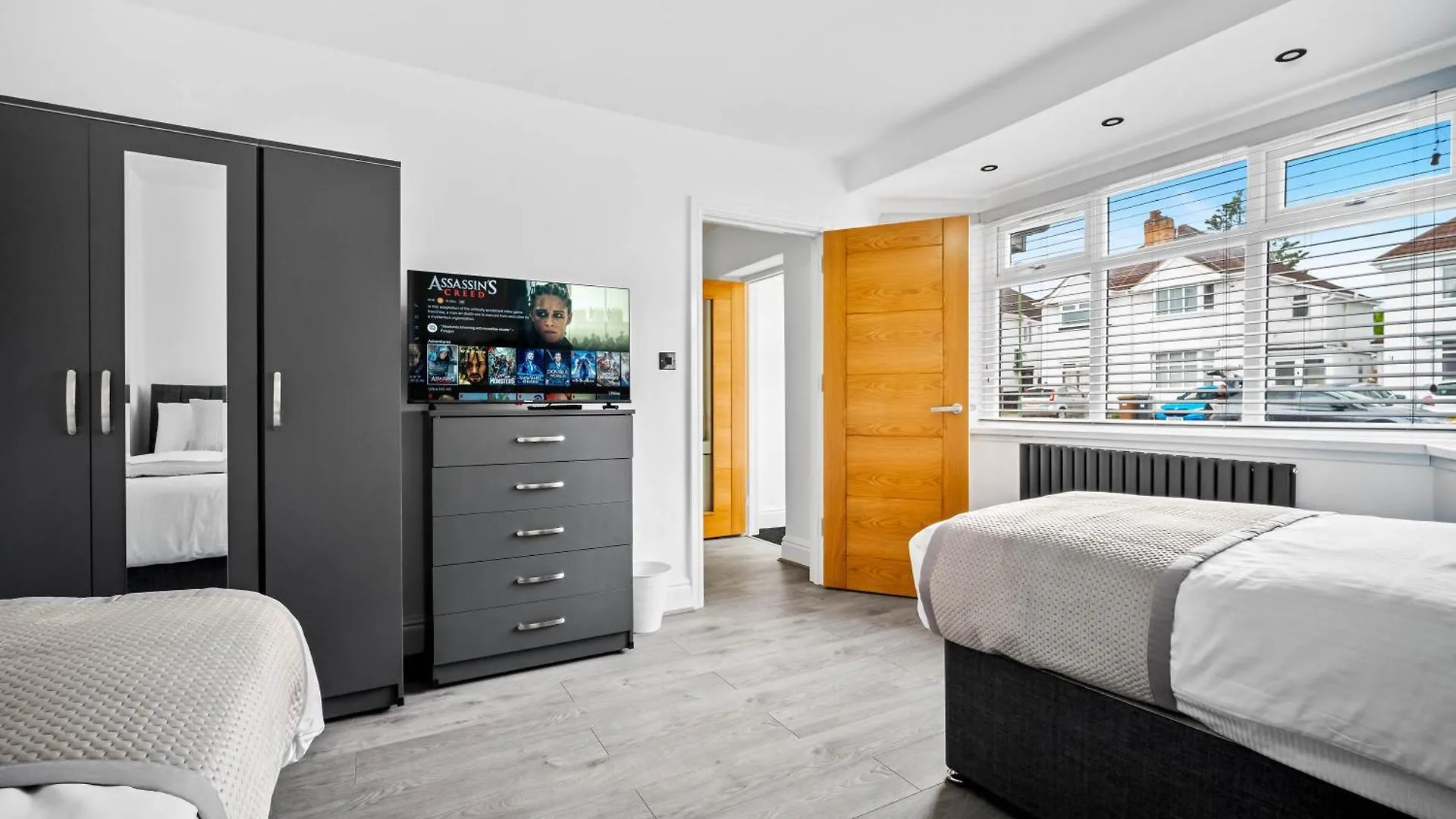 5 Bedroom House Solihull 10 Mins Drive From Bhx & Nec Private Off Road Parking Birmingham