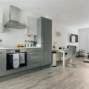 2 Double Bedroom Flat With Parking Apartment Bournemouth