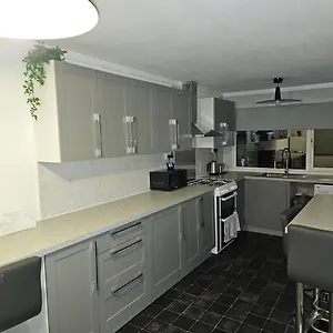 Immaculate 3bedroom House In Birmingham