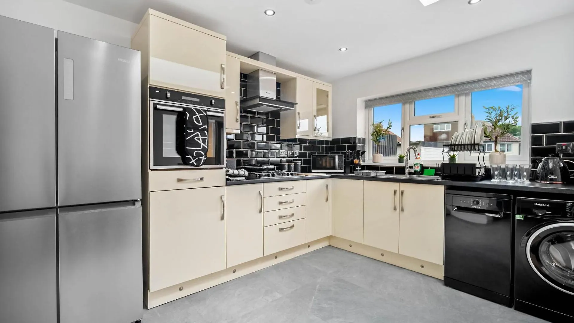 5 Bedroom House Solihull 10 Mins Drive From Bhx & Nec Private Off Road Parking Birmingham