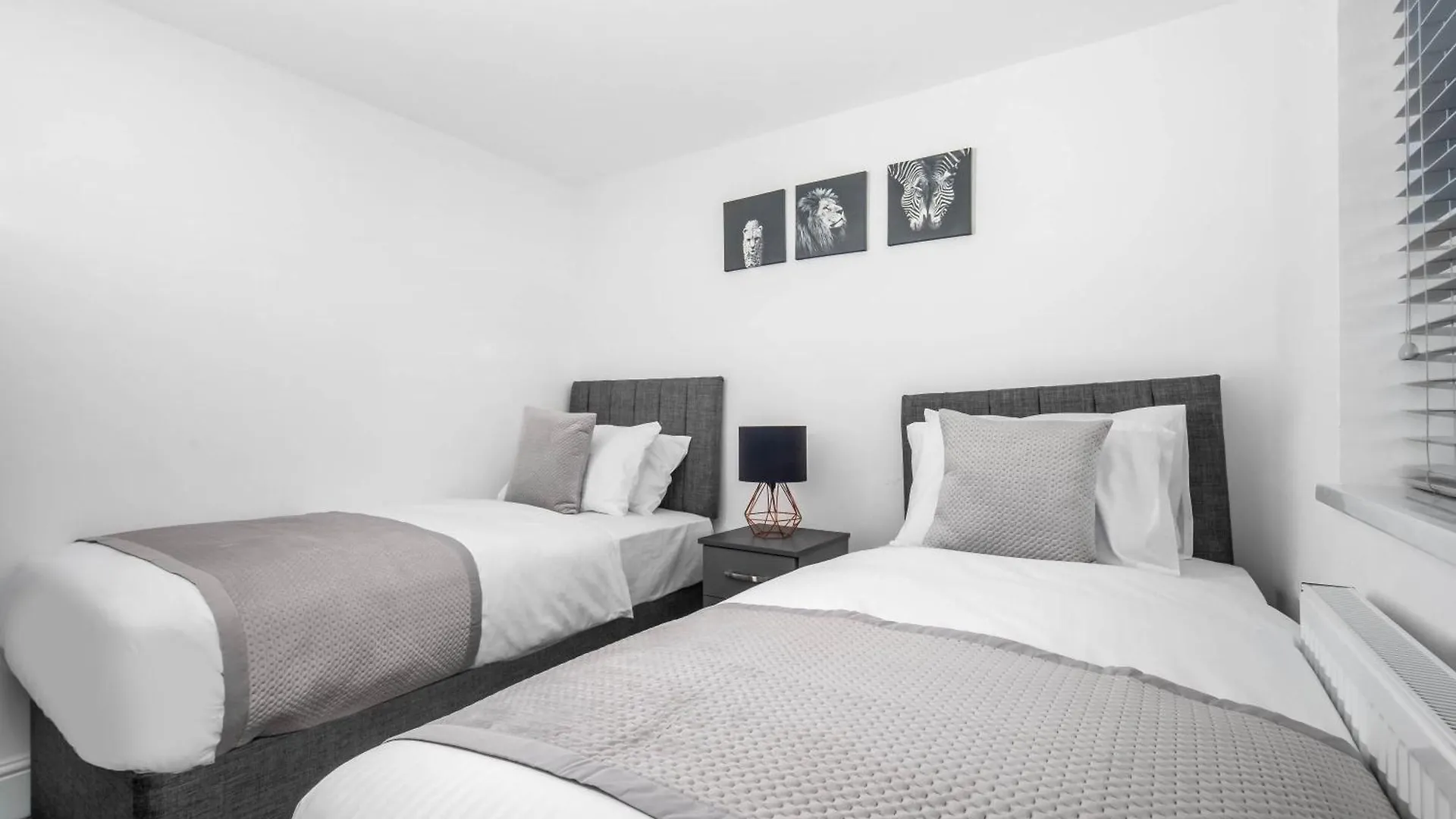 Holiday home 5 Bedroom House Solihull 10 Mins Drive From Bhx & Nec Private Off Road Parking Birmingham